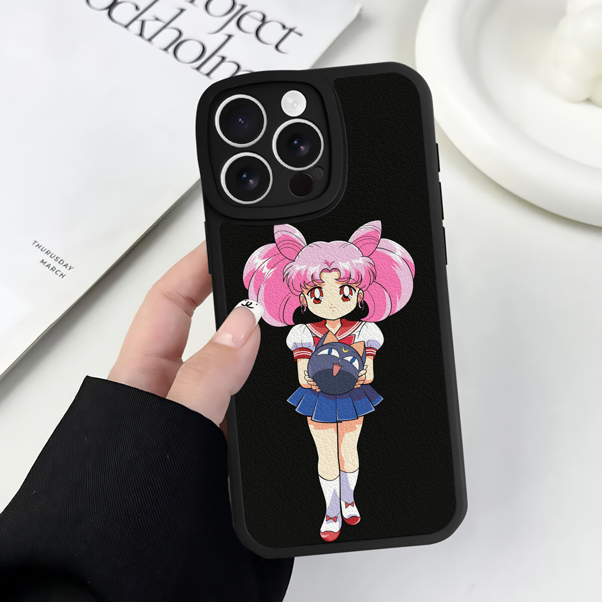 （画像用） 美少女戦士セーラームーン ちびうさ Sailor Moon Chibiusa Tsukino Usagi Small Lady Serenity 【iPhone 16シリーズ対応】シリコンスマホケース（レザー調） 材質：シリコン